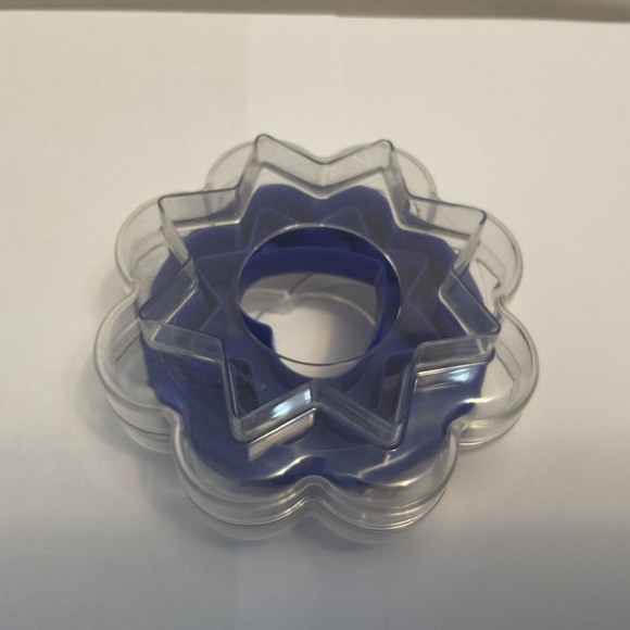 Tupperware Nesting Cookie Cutters Set in Blue Clear - A 5-Piece Collection - Picture 2 of 4